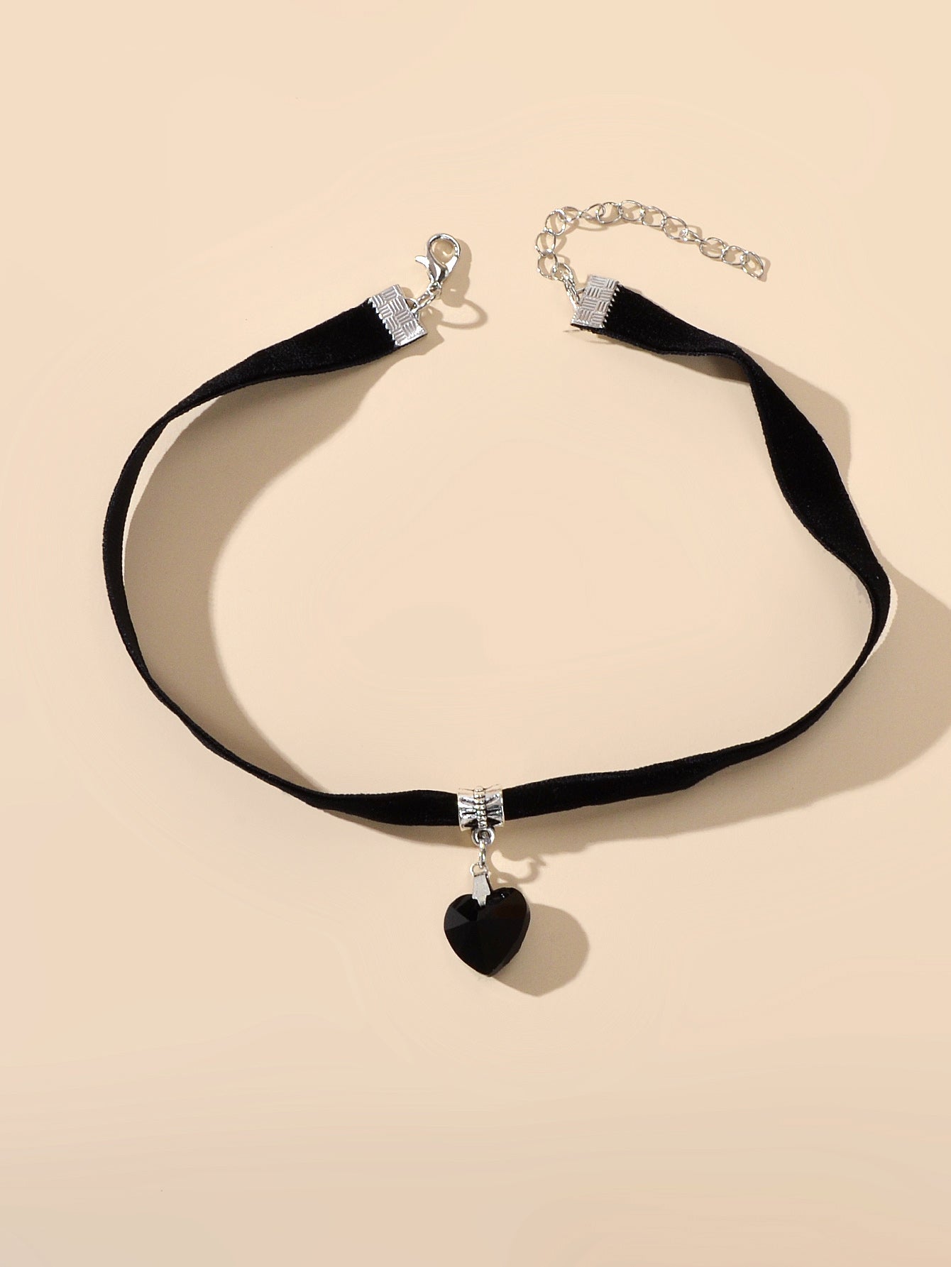 Gothic Style Black Velvet Choker Heart Charm Necklace Punk Halloween Accessories-2